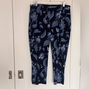 Chicos tee and crops bundle